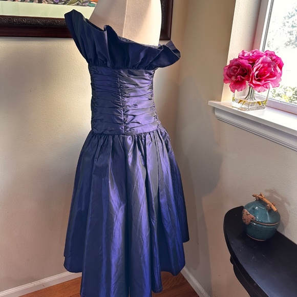 Midnight Blue 1980s Iridescent Taffeta Strapless Cocktail Dress Size 2-4 - Picture 2 of 16